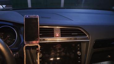 Preview: RS-Mount, fahrzeugspezifischer Handyhalter passend für VW Tiguan II AD1, inkl. Facelift und Allspace ab Baujahr 2016, Made in Germany